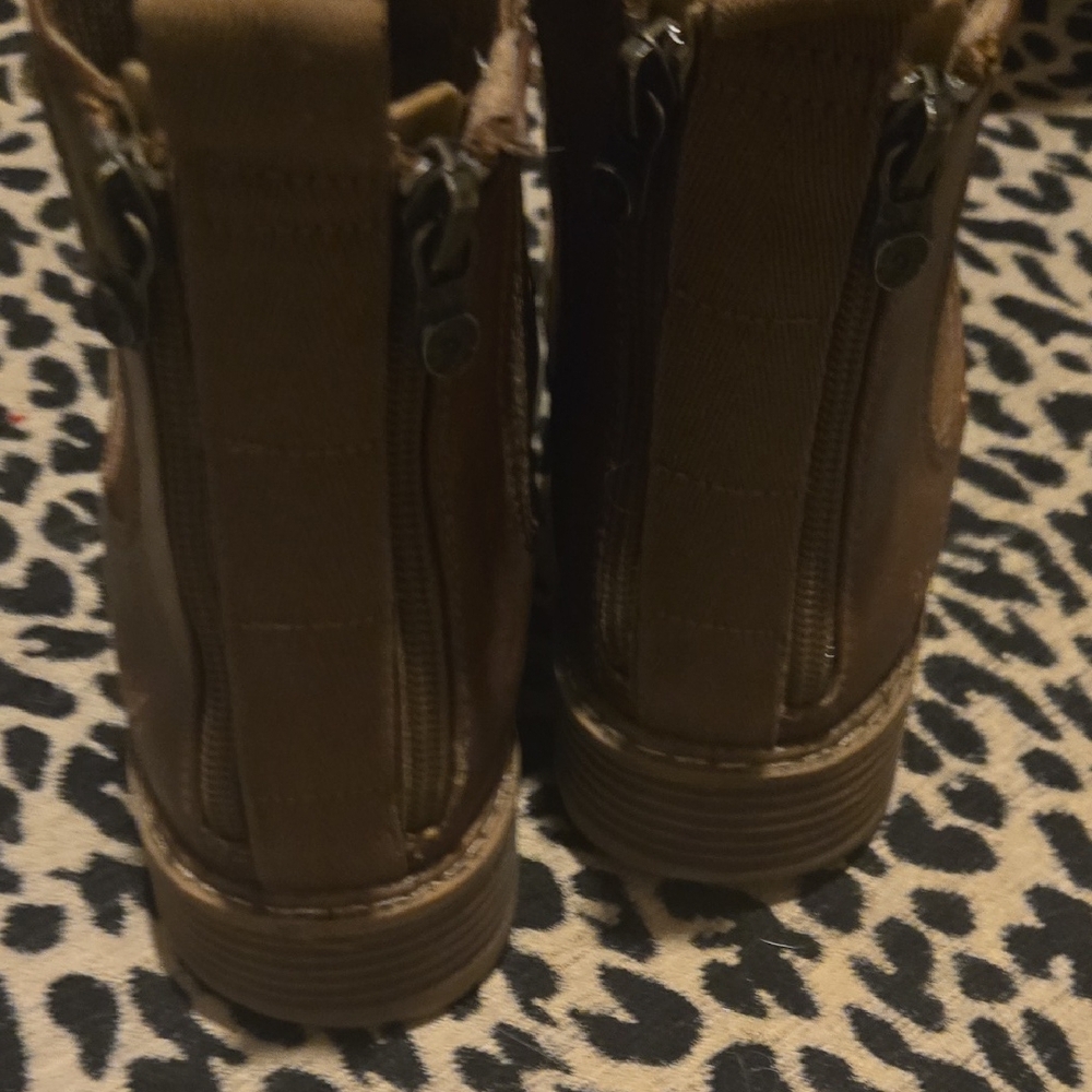 Very Stylish And Cute Blowfish Brown Leather Ankle Boots - Picture 2 of 3